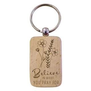 Schlüsselanhänger Believe in what you pray for aus Holz